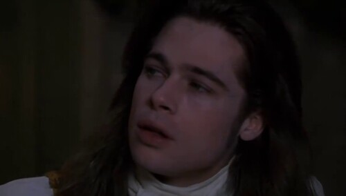 《夜访吸血鬼》片段：吸血鬼布拉德·皮特不想伤及无辜大烧屋