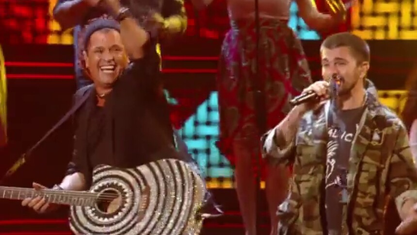 Carlos Vives《El Mar de Sus Ojos》Live版