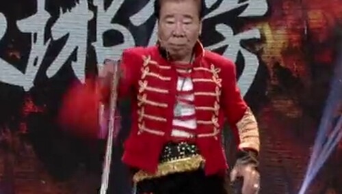 一代鞭王关键时刻掉链子 柯豆笑出表情包