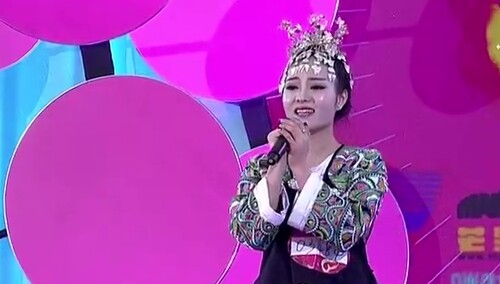 2016超级女声长沙唱区海选：03484号杨群《带我到山顶》
