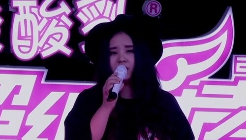 磁性嗓音动情演绎《你怎么舍得我难过》 引评委集体教学假音课程