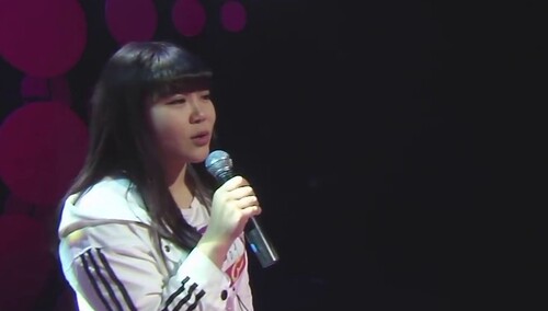 可爱女孩甜美开唱 冯冬老师为何露出意味深长的眼神
