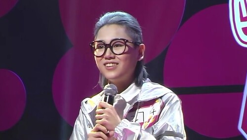 大写的酷！银发Girl帅气翻唱尚雯婕 冯冬鼓励选手找自己