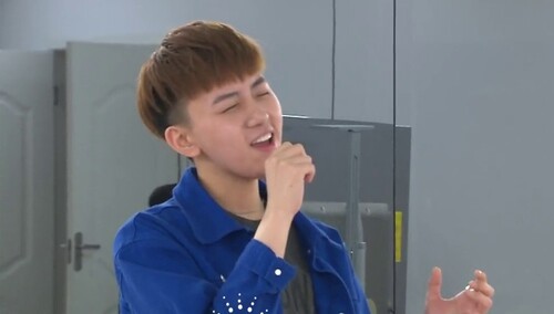 超女百变大咖秀开课了！张晓钰神级COS王曼玉反遭原主撩