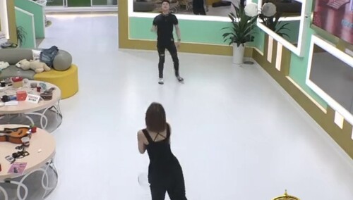 心疼大关三秒钟！罗泽丽欧东华亲密打球惹关名扬大吃飞醋