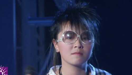 2005超级女声长沙唱区20进10晋级赛：小个子黄雅莉舞台魅力大爆发