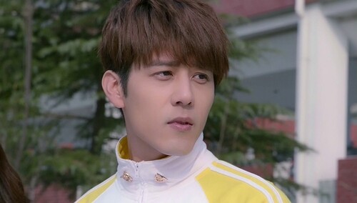 霸道女总裁附体 白无双激吻尓豪强势宣布主权