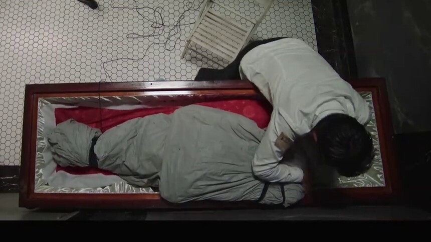 《破·局》片段：郭富城将尸体藏入母亲棺材
