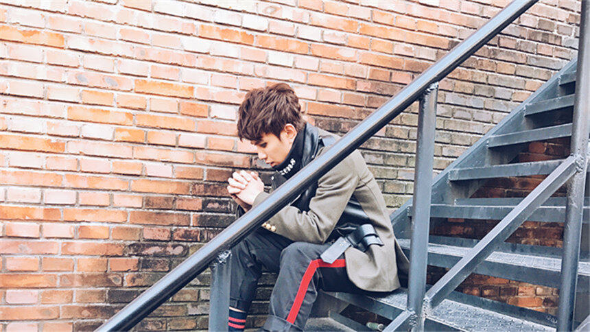 【香蕉街拍】冯建宇最新LOOK曝光 好一个时髦帅气的大宇哥