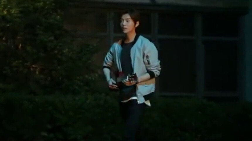 鹿晗《我是证人》花絮 苏音上线清唱《虫儿飞》