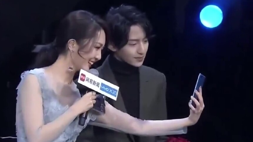 【2017网易态度大赏】勤奋boy赵天宇获奖感言超励志 与靳梦佳合照超羞涩