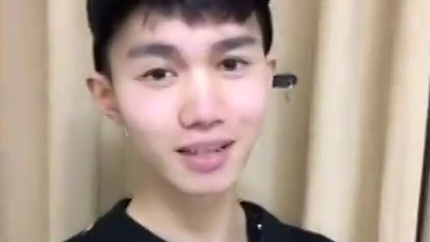 2017快乐男声报名选手胡秋杨：卖萌献唱《小幸运》