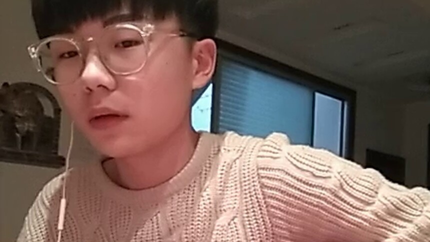 2017快乐男声报名选手李亚松6：眼镜男深情弹唱