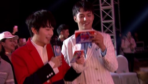 洗脑神曲被玩坏 冯建宇杨业明姚望现场喊麦来一发