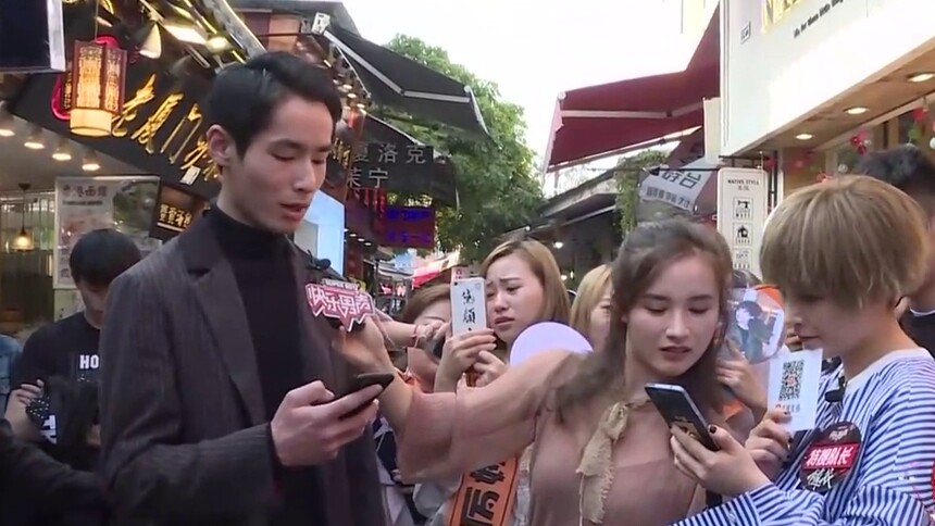 这个身高差有点萌！洗脑版《新不了情》厉娜竟然听吐了