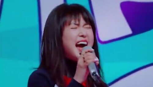 疯狂女粉竟是她？谭维维开场秀引黄嘉千尖叫
