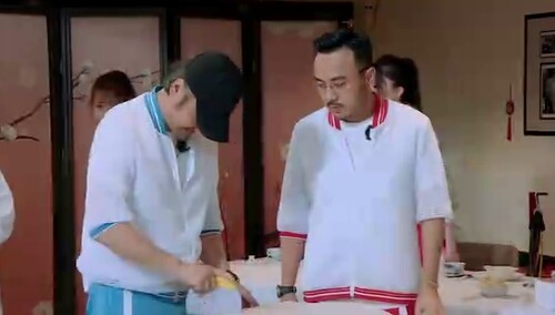 有她在这游戏输不了！ 胖欣儿一秒解决波叔的大块切糕