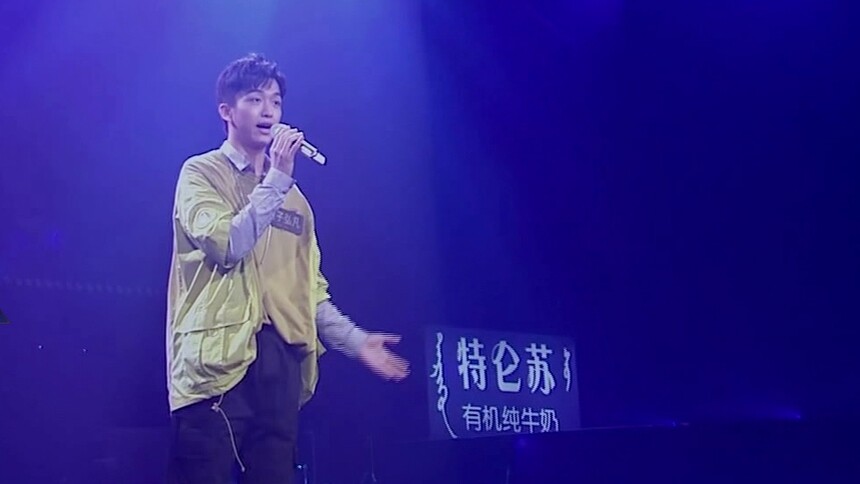 纯享版：黄子弘凡深情演唱《送别》 声线优美全场陶醉