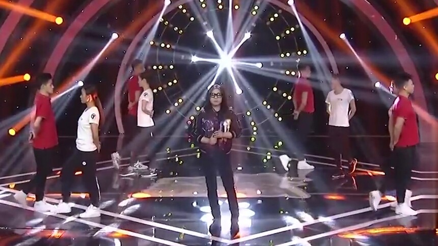 《广场舞金曲》歌曲《心会跟爱一起走》 演唱：郭峰 舞蹈：刘杰 段睿 何骆 刘飞飞 张佳图等