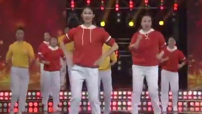 《广场舞金曲》歌曲《红红火火》 演唱：肖瑜萱 乔军 舞蹈：李英杰 朱晓娜 刘涵 等