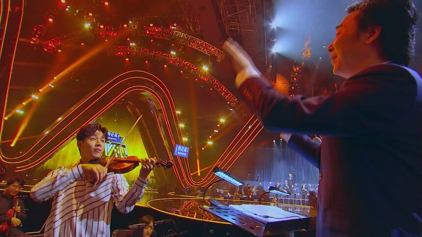 这个开场可还行？刘宪华拉琴廖昌永指挥，完美！