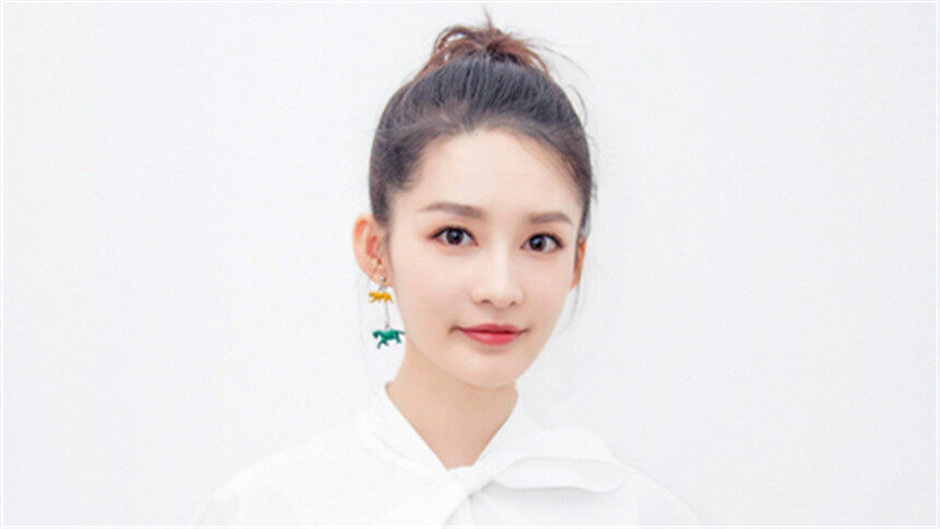 【Onlylady女人志】OL米兰时装周 李沁日常生活“轻妆”出街，各种帽子是必不可以少的单品！