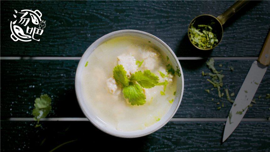 【魔力美食】一道浓香不油腻的鲜汤 清热化痰比感冒药还灵！