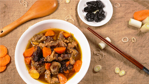 【心煮艺MENU】过年团圆菜：酒香馥郁的西梅花雕酒炖牛腩