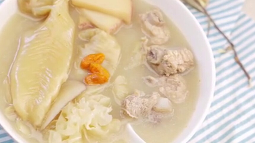 13姨的汤第10期：花胶螺片海底椰美肌汤