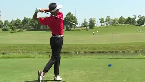 湖南 省运会高尔夫球成年组比赛 岳阳队胡楠 娄底队刘珍分获男 女个人金牌