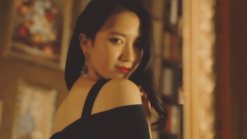 SNH48吴哲晗《9to9》