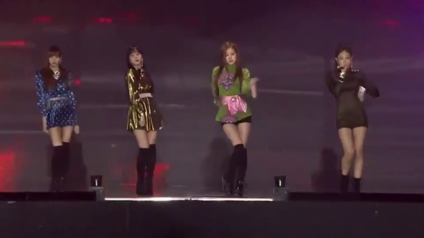 BLACKPINK《玩火》