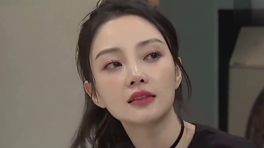 杨澜问李小璐什么让她能够拿得住贾乃亮，李小璐：不用说话就能拿得住他