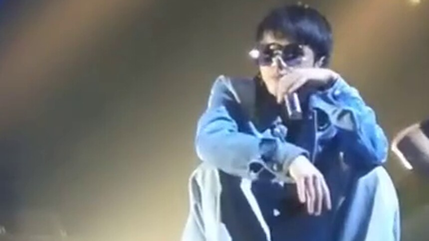 华晨宇《2018歌手金典之夜》，彩排现场了解一下，是酷盖的大佬没错了