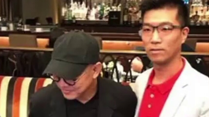 【叭乐叭乐】54岁李连杰出席活动，身体抱恙，竟需要有人搀扶！