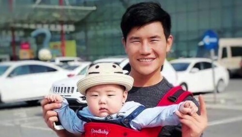 【叭乐叭乐】微博晒全家福照，嘎子哥变身超级奶爸