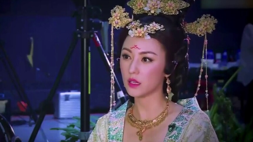 【戏精研究所】《宫心计2》定档521，服装被吐槽：穿的都是大红大紫的窗帘布