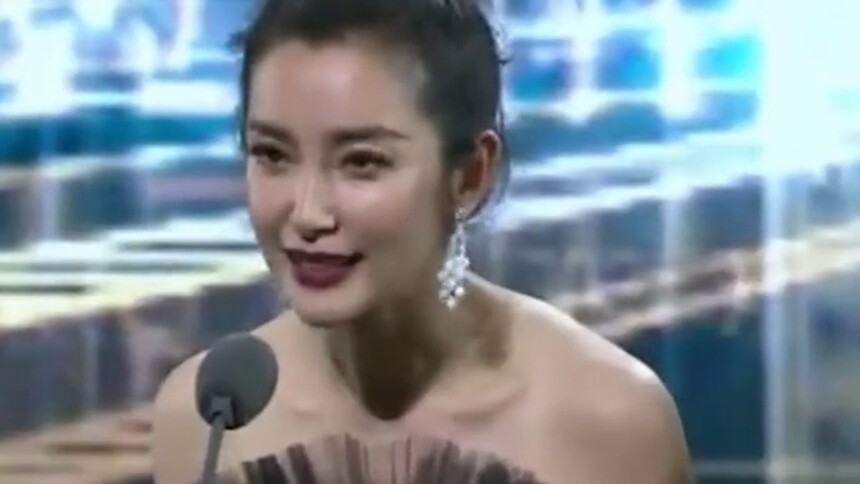 【娱闻壹姐】彭于晏抢李冰冰C位？袁立也来参了一脚