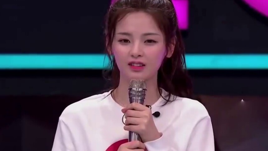 杨超越徐梦洁练舞房大喊“求饶”，放飞自我？