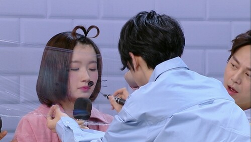 用保鲜膜如何拍照？赵天宇一点小心机让女生秒变萌妹