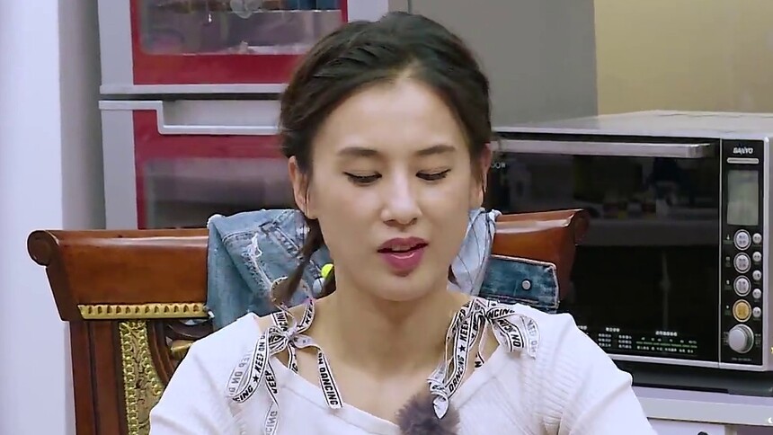 超人妈妈带娃记日记：黄圣依秒变黄三岁  安迪：你要棉花糖吗？