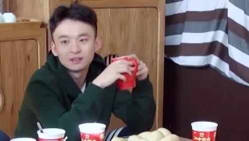 一个字，嫁！董子健朱亚文“宝贝儿”求婚 浑身都酥了