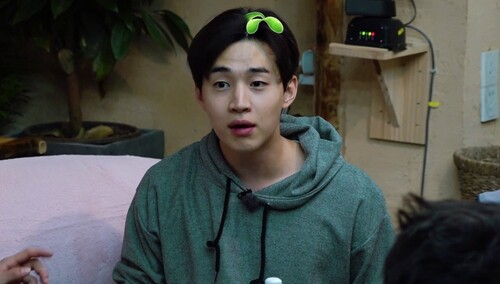 被怼兄弟日常 黄磊劝退大华吐槽彭彭发型丑