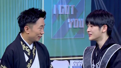 被丁一一的“模仿”笑晕…周震南清唱《I Will Show You》超带感！