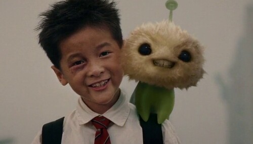 《长江7号》片段：七仔保护徐娇勇斗恶狗