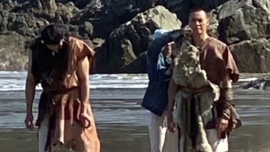 《追我吧》最新路透，陈伟霆黄景瑜野人造型曝光