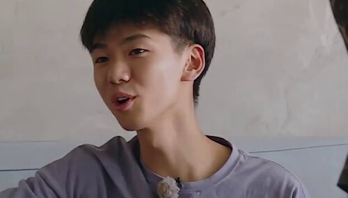 都是高爸的小帮手，叶文超何山表演才艺招待客人