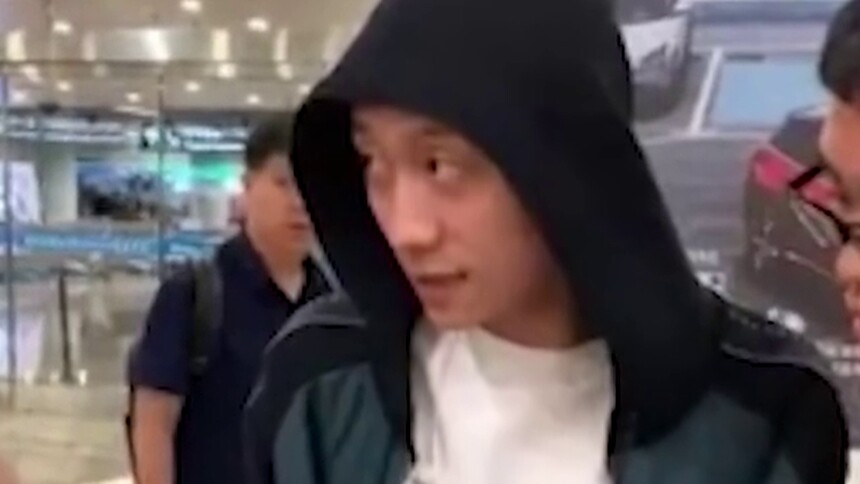 张一山机场拒收粉丝礼物，却收下粉丝心意