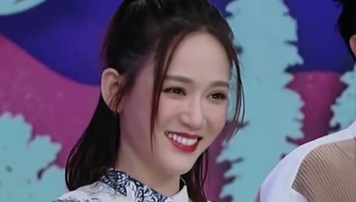 超开心的！乔恩喜提向日葵小别针
