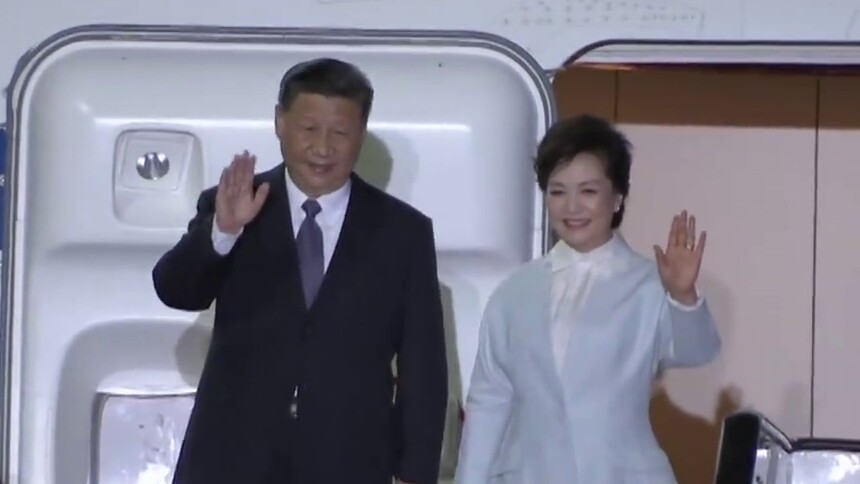 习近平抵达雅典 开始对希腊共和国进行国事访问